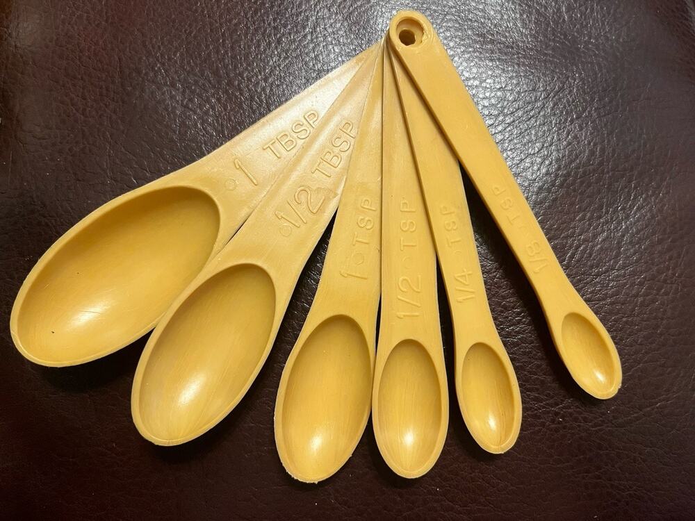 Vintage FOLEY Plastic Measuring Spoons Nesting Harvest Yellow Gold Set of 6